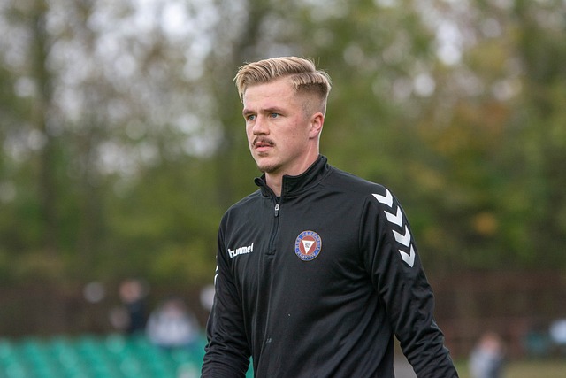 奥运冠军郑思维成为校外辅导员,寄语同学们做自己的冠军.